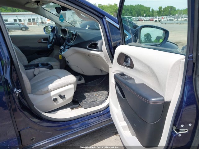 Продажа на аукционе авто 2018 Chrysler Pacifica Touring L, vin: 2C4RC1BG3JR152408, номер лота: 44786365
