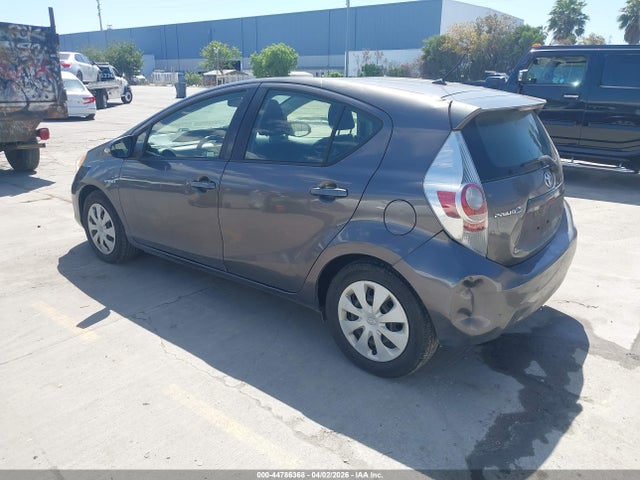 2014 TOYOTA PRIUS C JTDKDTB32E1565132 Photo 2