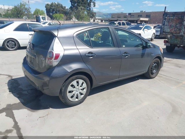 Toyota Prius C Two 2014 JTDKDTB32E1565132 Image 4