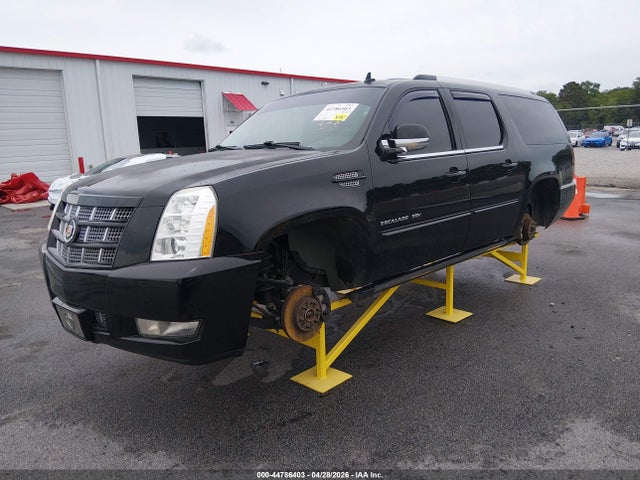 44786403 :رقم المزاد ، 1GYS4JEF0DR279901 vin ، 2013 Cadillac Escalade Esv Premium مزاد بيع