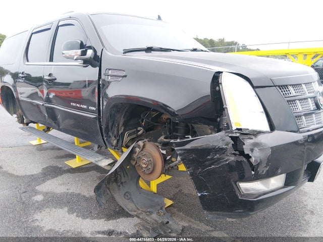 44786403 :رقم المزاد ، 1GYS4JEF0DR279901 vin ، 2013 Cadillac Escalade Esv Premium مزاد بيع