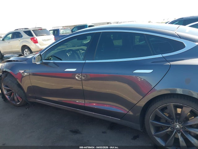 Tesla Model S 60/70/85 2015 5YJSA1E18FF118613 Image 13