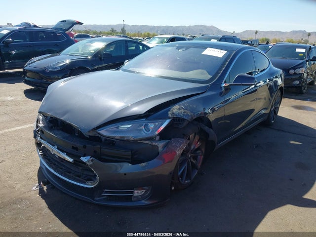 Tesla Model S 60/70/85 2015 5YJSA1E18FF118613 Image 2
