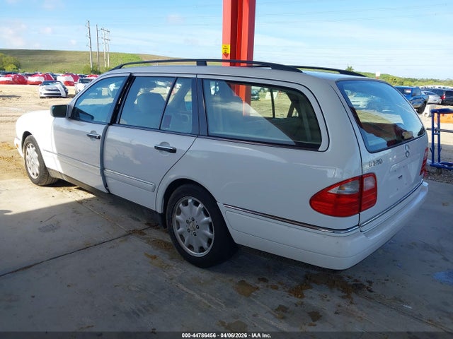 1999 MERCEDES-BENZ E 320 WDBJH65F6XA907321 Photo 2
