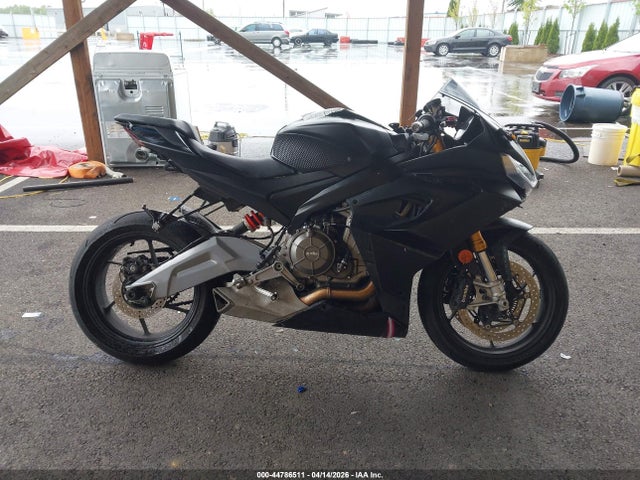 ZD4KSUG09RS003470 Aprilia Rs 660
