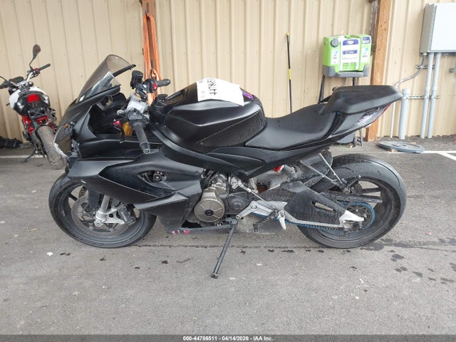 ZD4KSUG09RS003470 Aprilia Rs 660