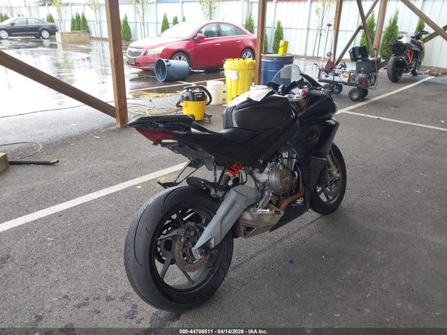 ZD4KSUG09RS003470 Aprilia Rs 660