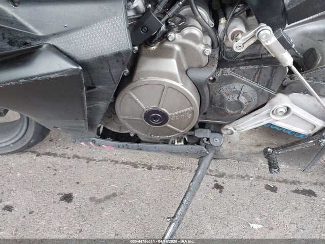 ZD4KSUG09RS003470 Aprilia Rs 660