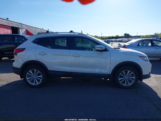 JN1BJ1CR4HW105318 Nissan Rogue Sport Sv