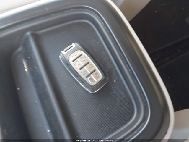 44786778 :رقم المزاد ، 2C4RC1DG3MR566452 vin ، 2021 Chrysler Voyager Lxi مزاد بيع