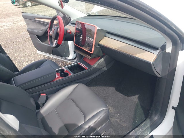 44786824 :رقم المزاد ، 7SAYGDEE1RF158505 vin ، 2024 Tesla Model Y Long Range Dual Motor All-wheel Drive مزاد بيع