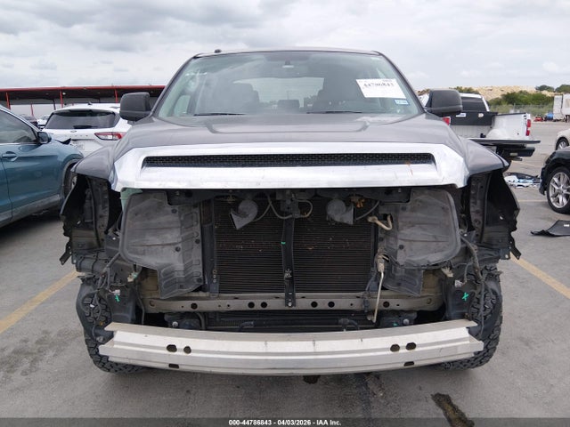 5TFEM5F12HX113328 Toyota Tundra Sr5 4.6l V8