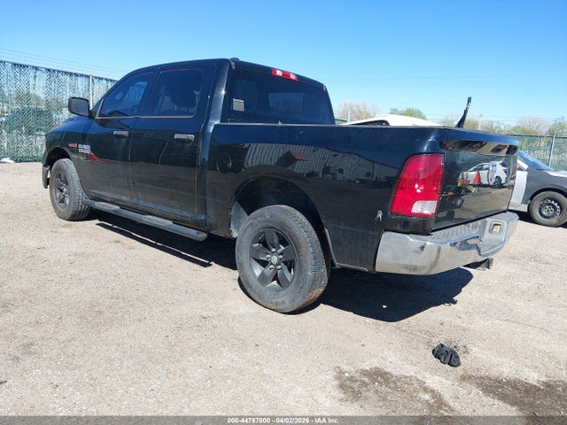 2015 RAM 1500 1C6RR7KMXFS586944 Photo 2