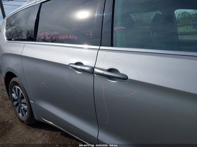 2021 Chrysler Pacifica Hybrid Touring L მანქანა იყიდება აუქციონზე, vin: 2C4RC1L72MR580893, აუქციონის ნომერი: 44787124