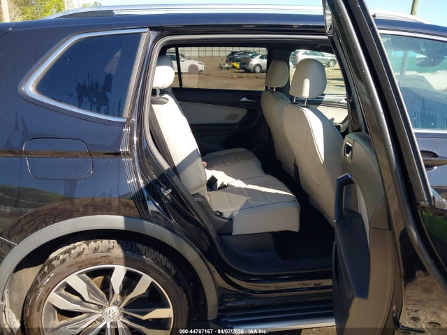 Продажа на аукционе авто 2018 Volkswagen Tiguan 2.0t Sel Premium, vin: 3VV5B7AX5JM180337, номер лота: 44787167