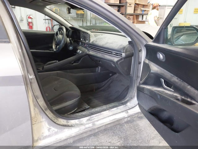 KMHLL4AG5PU545942 Hyundai ELANTRA SE