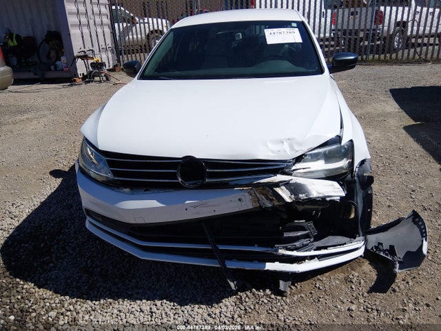 3VWD17AJ2GM229041 Volkswagen Jetta 1.8t Sport