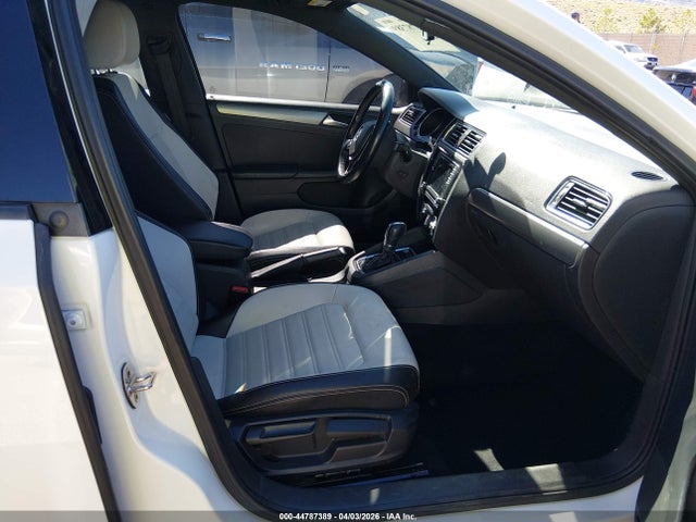 3VWD17AJ2GM229041 Volkswagen Jetta 1.8t Sport