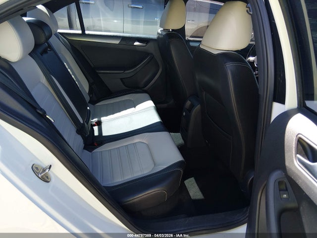 3VWD17AJ2GM229041 Volkswagen Jetta 1.8t Sport