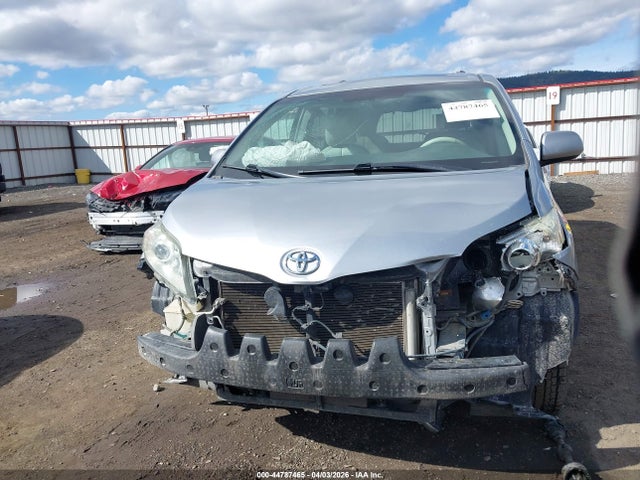 5TDYK3DC2ES450398 Toyota Sienna Xle V6 8 Passenger
