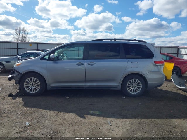 5TDYK3DC2ES450398 Toyota Sienna Xle V6 8 Passenger