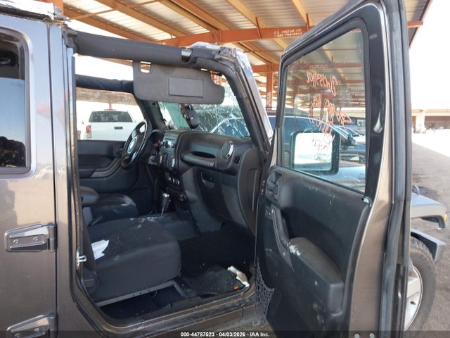 1C4BJWDGXHL553880 Jeep Wrangler Unlimited Sport 4x4
