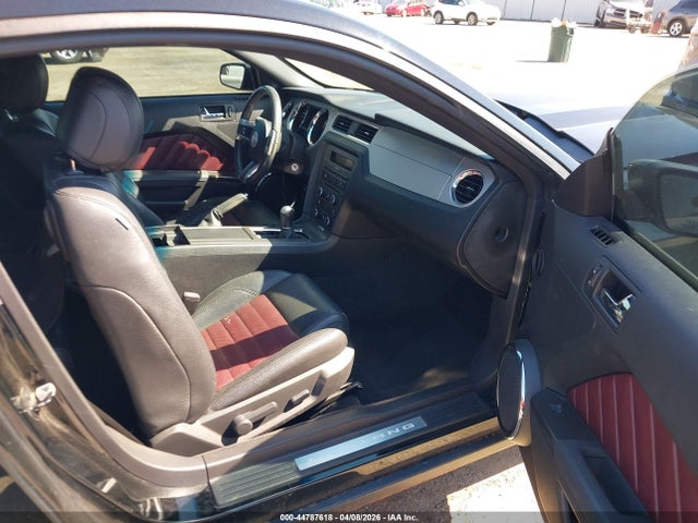 44787618 :رقم المزاد ، 1ZVBP8AM4C5258921 vin ، 2012 Ford Mustang V6 Premium مزاد بيع