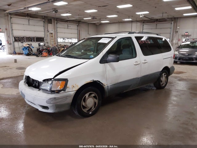 44787676 :رقم المزاد ، 4T3ZF13C31U367800 vin ، 2001 Toyota Sienna Le مزاد بيع