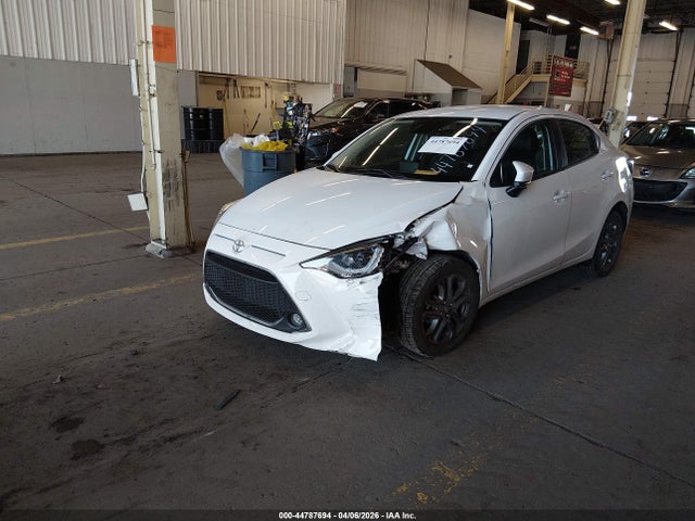 3MYDLBYV2KY517590 Toyota Yaris Xle