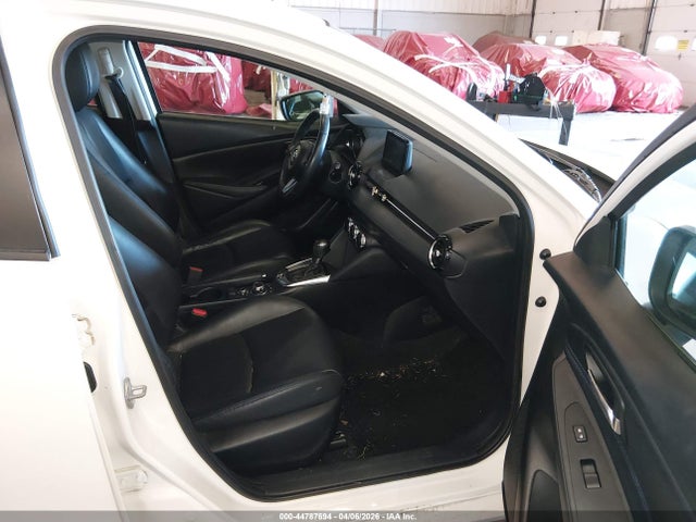 3MYDLBYV2KY517590 Toyota Yaris Xle