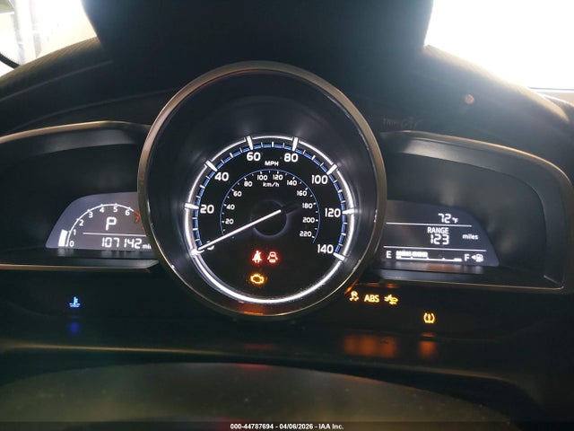 3MYDLBYV2KY517590 Toyota Yaris Xle