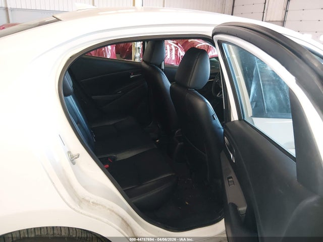 3MYDLBYV2KY517590 Toyota Yaris Xle
