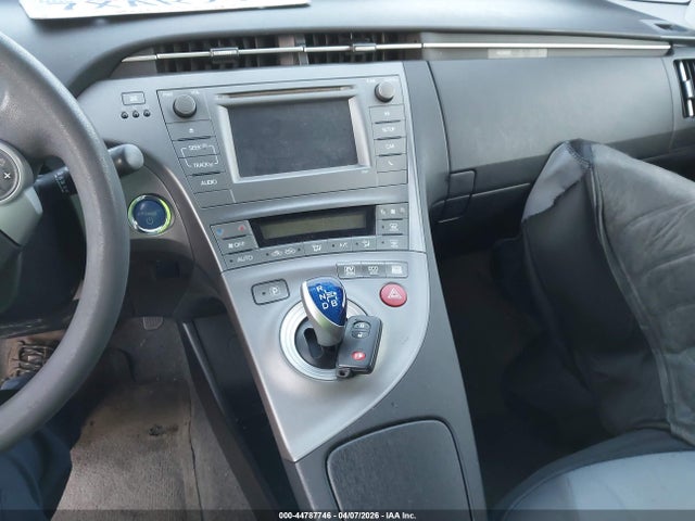 JTDKN3DU6F1888426 Toyota Prius Two