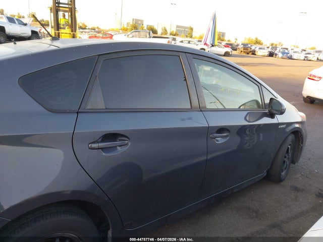 JTDKN3DU6F1888426 Toyota Prius Two