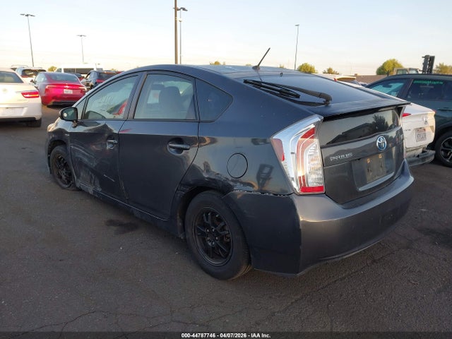 JTDKN3DU6F1888426 Toyota Prius Two