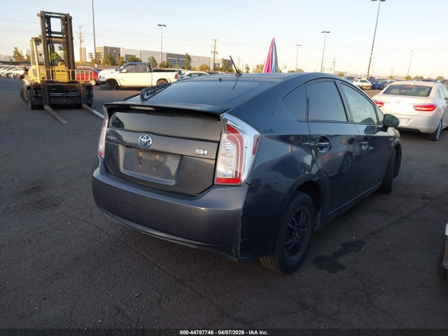 JTDKN3DU6F1888426 Toyota Prius Two