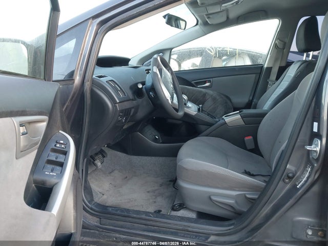JTDKN3DU6F1888426 Toyota Prius Two