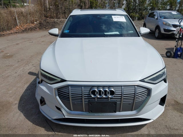 WA1LAAGE9KB018306 Audi E-tron Premium Plus