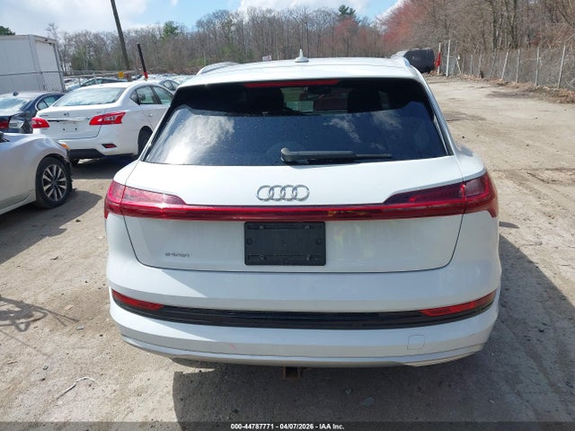 WA1LAAGE9KB018306 Audi E-tron Premium Plus