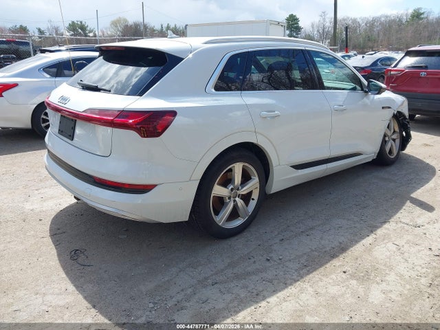 WA1LAAGE9KB018306 Audi E-tron Premium Plus