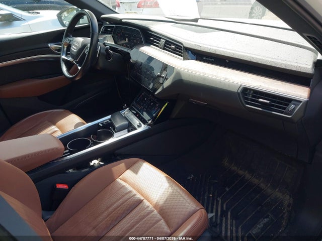 WA1LAAGE9KB018306 Audi E-tron Premium Plus