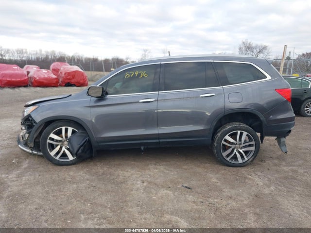 Honda Pilot Touring 2018 5FNYF6H95JB056252 Image 15