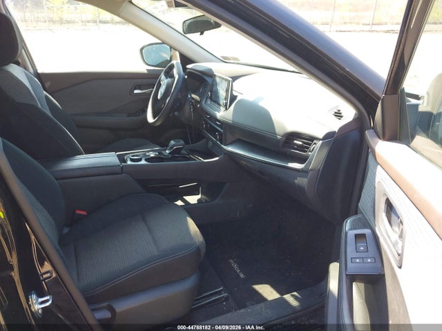 44788182 :رقم المزاد ، 5N1BT3BBXPC884825 vin ، 2023 Nissan Rogue Sv Intelligent Awd مزاد بيع