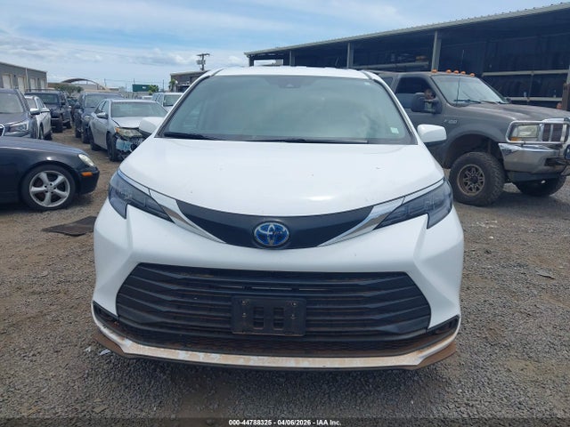 5TDKRKEC0RS186940 Toyota SIENNA LE