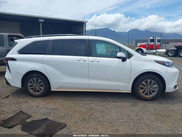 5TDKRKEC0RS186940 Toyota SIENNA LE