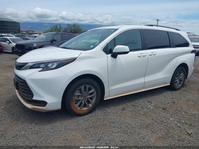 5TDKRKEC0RS186940 Toyota SIENNA LE