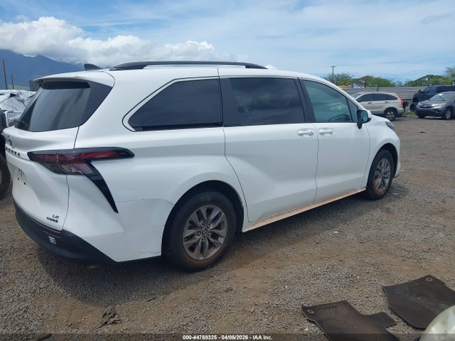 5TDKRKEC0RS186940 Toyota SIENNA LE