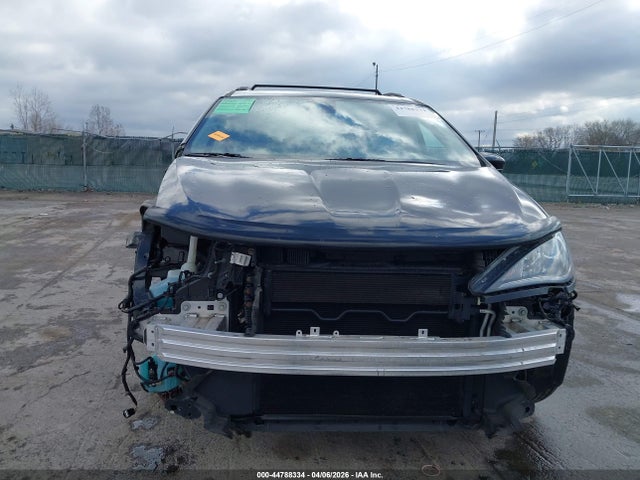 Продажа на аукционе авто 2017 Chrysler Pacifica Touring-l, vin: 2C4RC1BG0HR543025, номер лота: 44788334