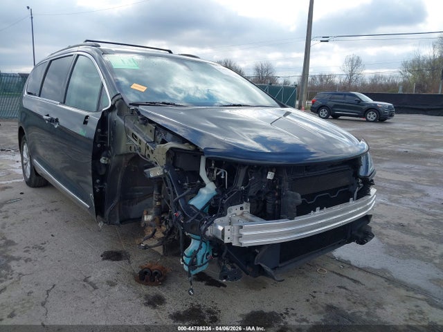 Продажа на аукционе авто 2017 Chrysler Pacifica Touring-l, vin: 2C4RC1BG0HR543025, номер лота: 44788334