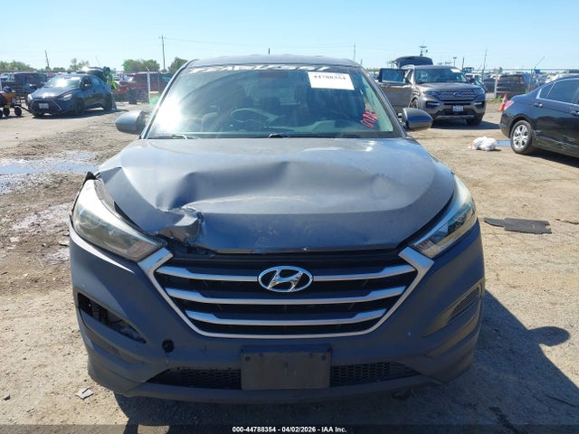KM8J23A47HU423675 Hyundai TUCSON SE